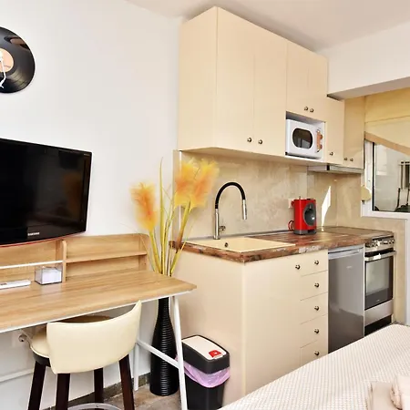 Amelia * ניאה מודאניה